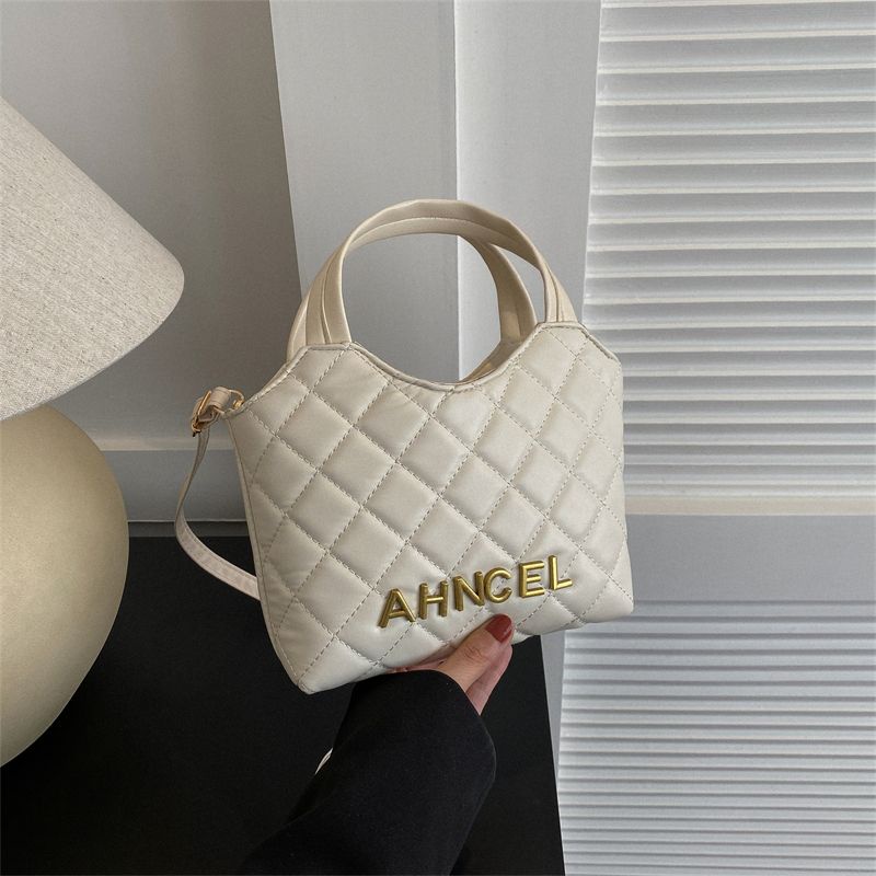 Túi Xách Bucket Đính Đá Phối Dây Xích Thời Trang Cao Cấp Dành Cho Nữ