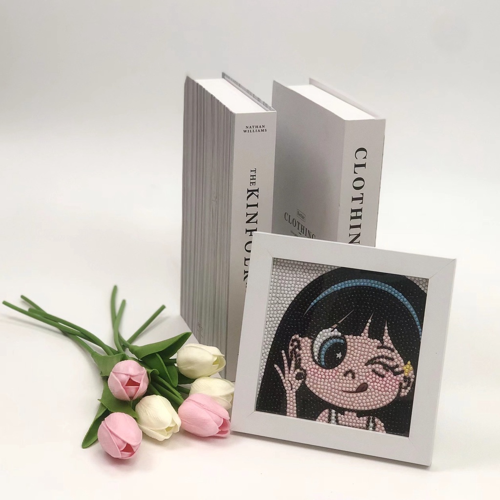 Bộ Tranh Đính Đá Tự Làm Toàn Diện Họa Tiết Công Chúa Và Bướm Có Khung Trang Trí