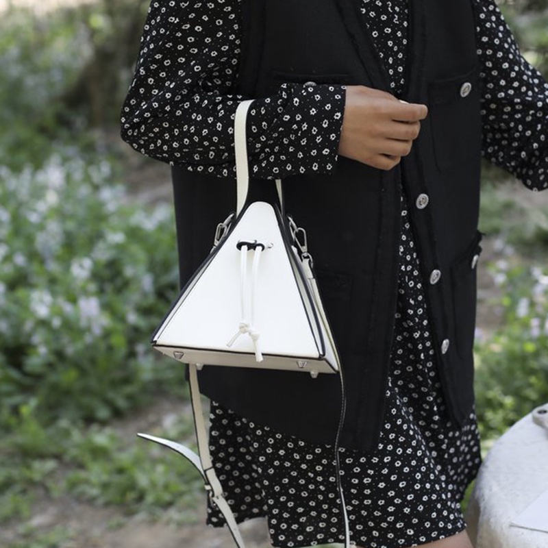 Túi Đeo Chéo Hình Tam Giác Ba Chiều Màu Kẹo Cá Tính Thời Trang