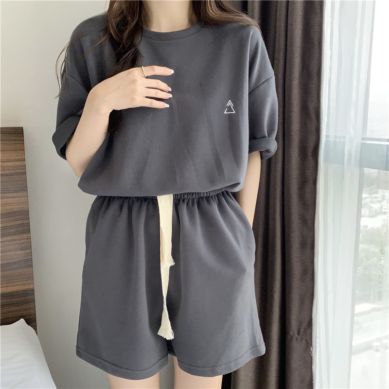 Bộ Đồ Thể Thao Hai Mảnh Áo Tay Ngắn Dáng Rộng Phối Quần Short Thời Trang Cho Nữ La262