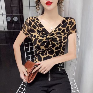 Áo Thun Nữ Ngắn Tay Cổ Chữ V In Họa Tiết Da Báo Thời Trang