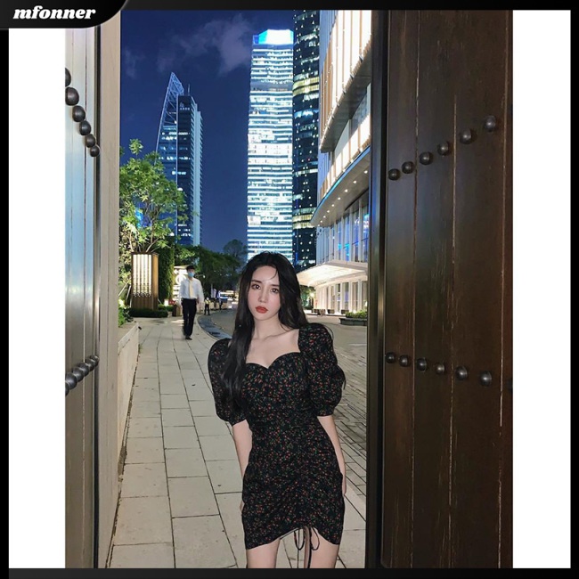 Đầm Hoa Cổ Vuông Tay Phồng Phối Dây Rút Xếp Ly Nhấn Eo Kiểu Retro Nữ Tính