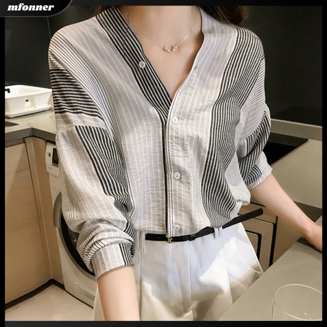 Áo Sơ Mi Dáng Rộng Cổ Chữ V Họa Tiết Kẻ Sọc Thanh Lịch