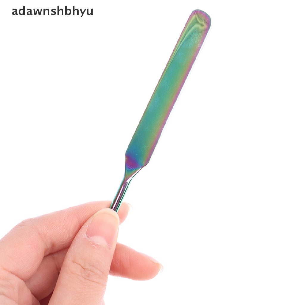 1 Que Trộn Kem Nền Trang Điểm Bằng Titan