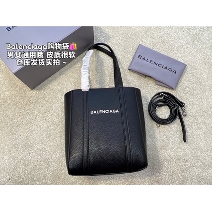 Túi Đeo Chéo Balenciaga Sức Chứa Lớn Phong Cách Thể Thao Sang Trọng Cho Nữ