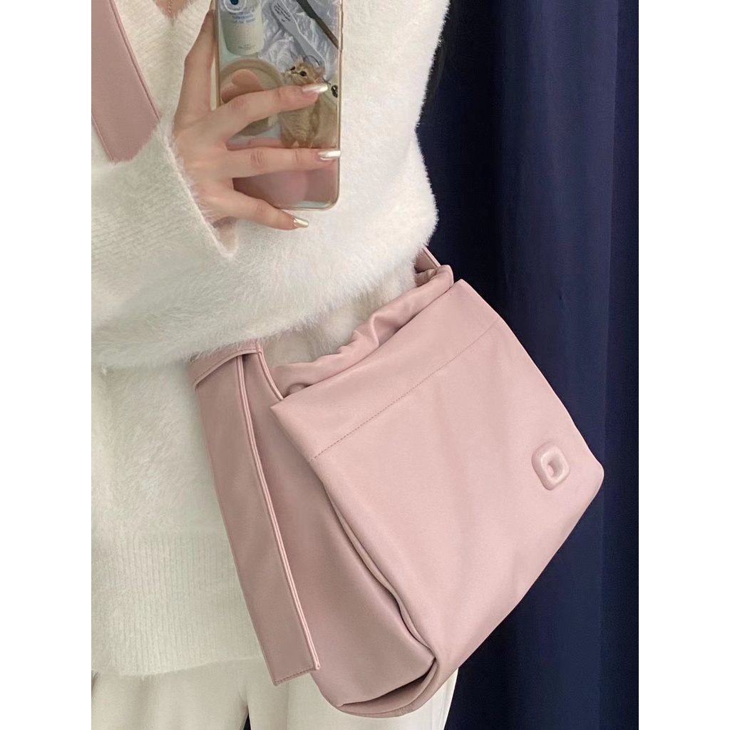 Túi Đeo Chéo Vai Đa Năng Và Sành Điệu Với Các Cần Thiết Yếu Tố Cần Thiết Của Bạn Hàng Ngày