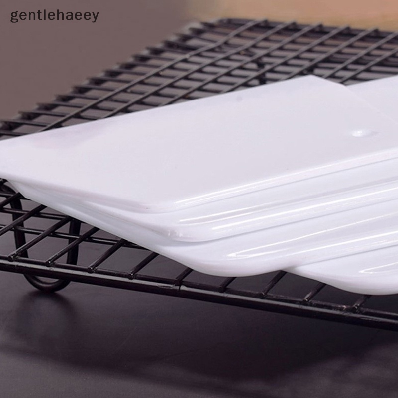 Dụng Cụ Cắt Bánh Kem Bằng Nhựa Tiện Dụng Cho Gia Đình