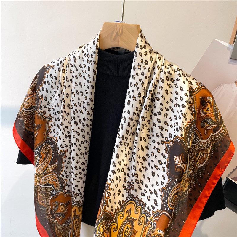 Khăn Choàng Cổ Hình Vuông 90 * 90CM Bằng Lụa In Họa Tiết Da Báo Thời Trang Thu Đông Cho Nữ