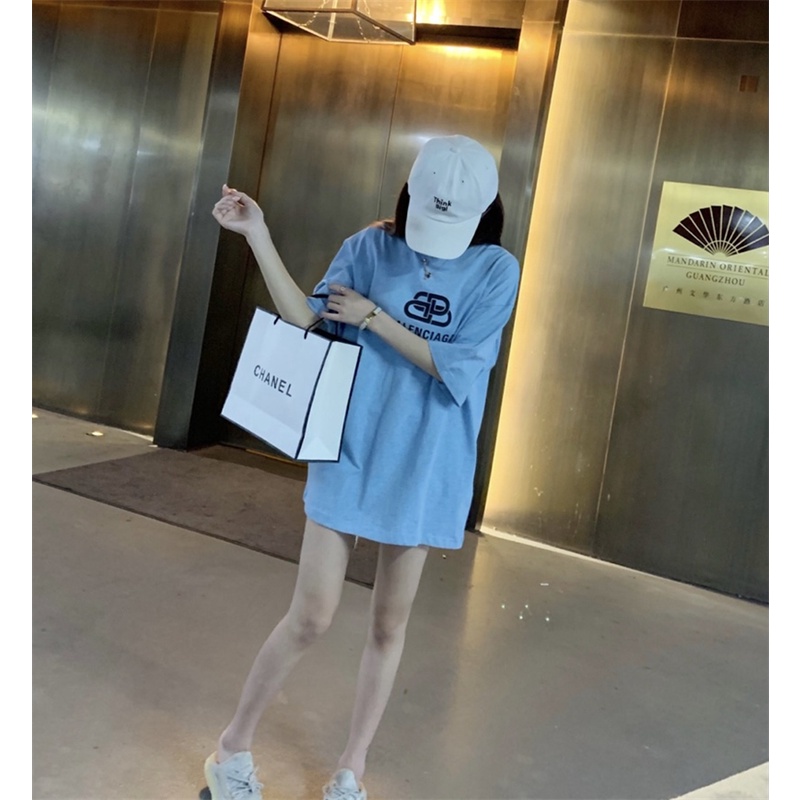 Áo Thun Tay Ngắn Dáng Rộng In Họa Tiết Khóa Cổ Điển Hợp Thời Trang