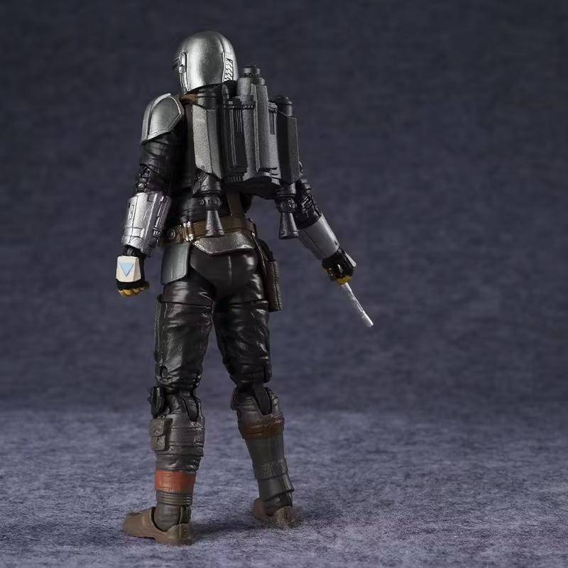 Mô Hình Đồ Chơi Nhân Vật Djarin The Mandalorian and The Child Yoda Trong Phim Star Wars Màu Đen