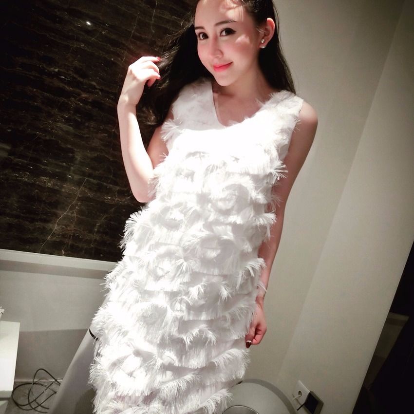 Đầm Nữ Không Tay Cổ Chữ V Tua Rua Lông Vũ Thời Trang Mới