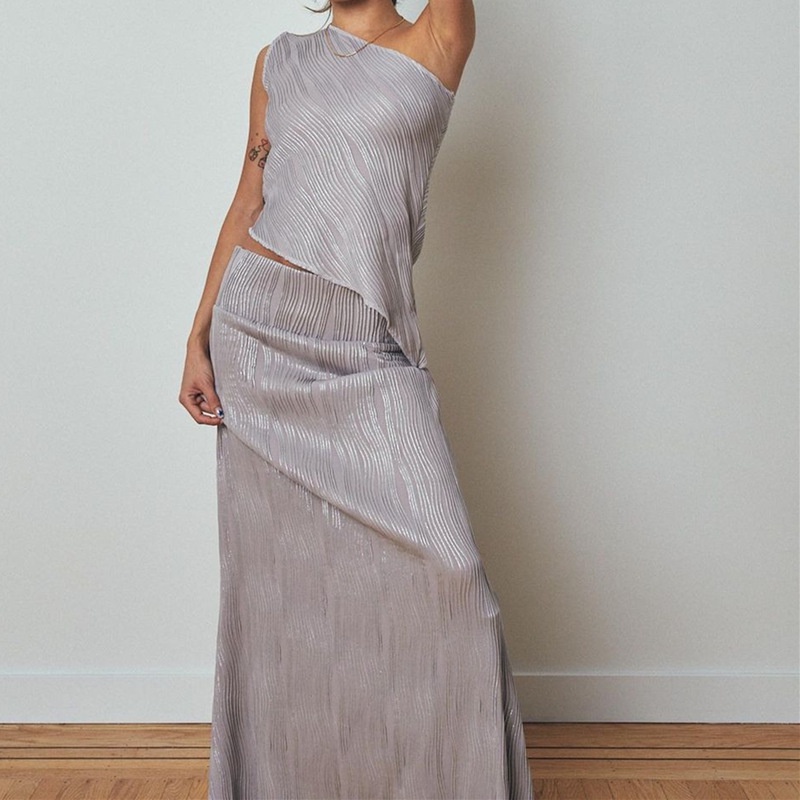 Bộ Áo Hở Vai Và Chân Váy Dài Gợn Sóng Nước Thời Trang Mùa Hè 2023 Dành Cho Bạn Nữ