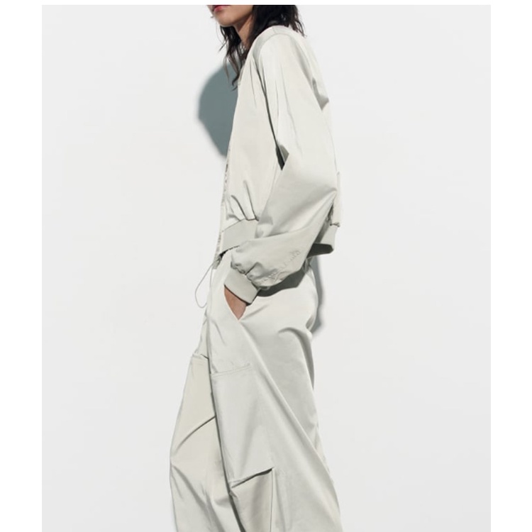 Zara mùa thu phong cách mới lụa satin kết cấu cổ tròn áo khoác máy bay ném bom ngắn áo khoác áo khoác học sinh4432770 4661770