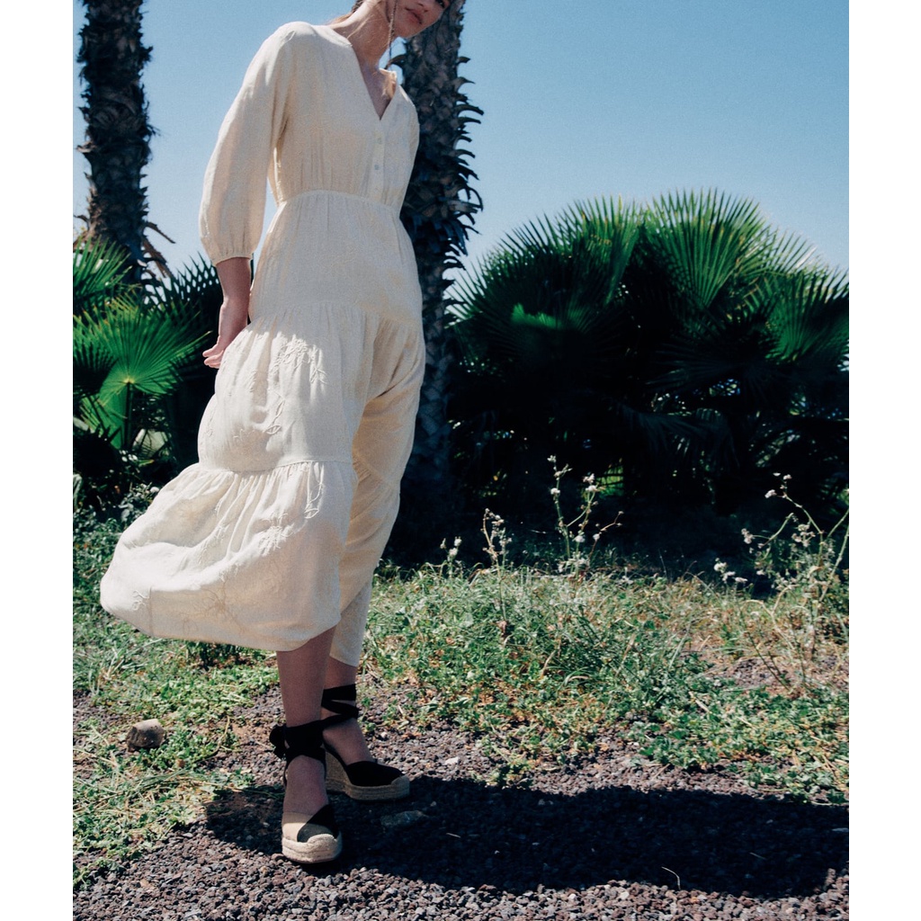 Zara Đầm Lanh Ngắn Tay Cổ Chữ V Họa Tiết Thêu Thời Trang Nữ Tính 8741029