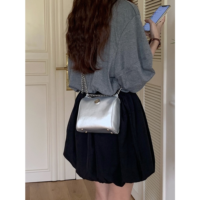 Túi Xách mini Hình Vuông Màu Bạc Phong Cách Thời Trang Mới 2023 Dành Cho Nữ