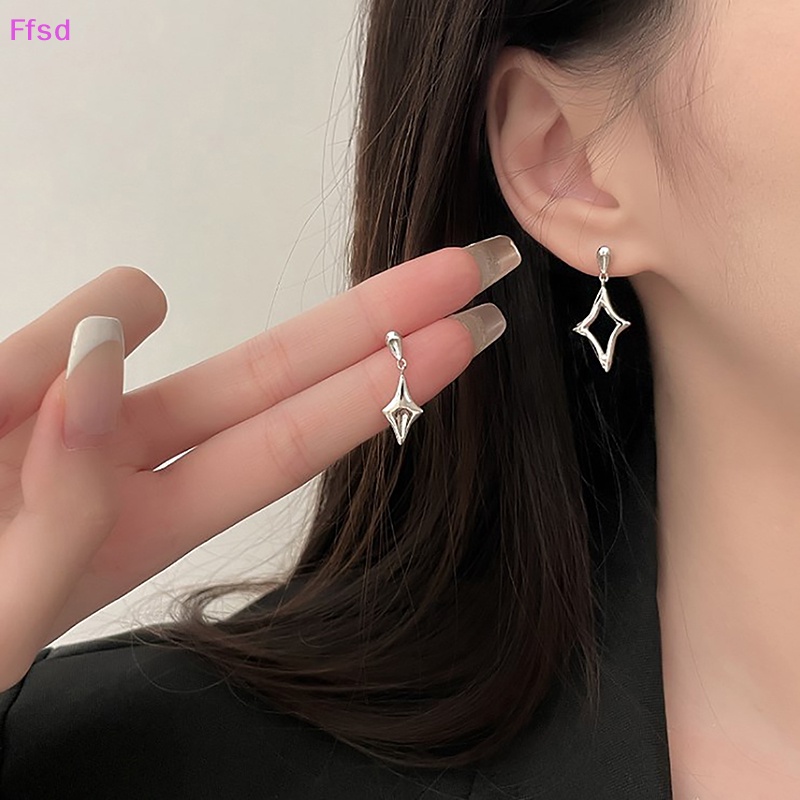 {Ffsd} Khuyên Tai Bạc Hình Ngôi Sao Rỗng Không Đối Xứng Đơn Giản Cá Tính Thời Trang Cho Nữ * Bán Chạy