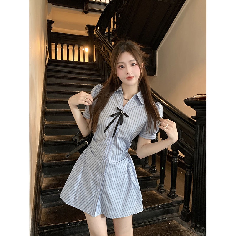Áo Sơ Mi Xanh Sọc Dài Đen Trắng Có Thắt Nơ Đen Xinh Xinh Trước Ngực Kèm Quần Đùi Riêng Bên Trong