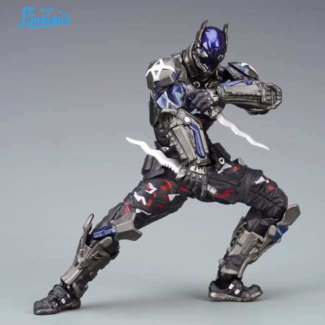 Mô Hình Nhân Vật Bruce Wayne Arkham Knight 17cm Có Khớp Cử Động Cho Bé