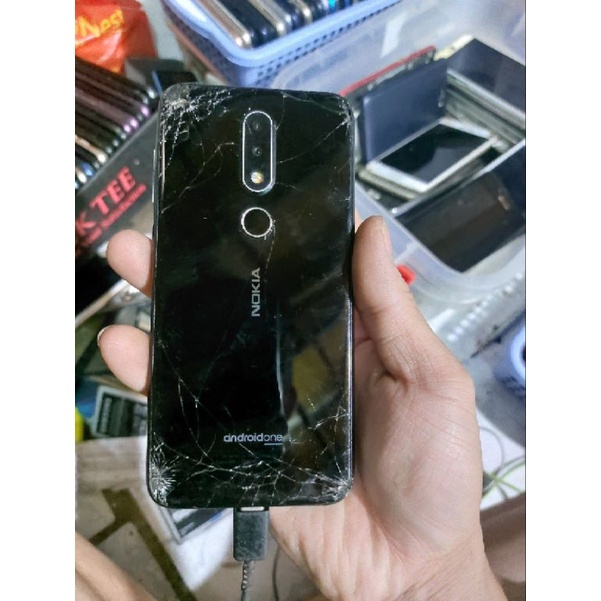 Cụm xác Nokia 6.1 plus( 4/64GB) sống zin  hư màn hình.