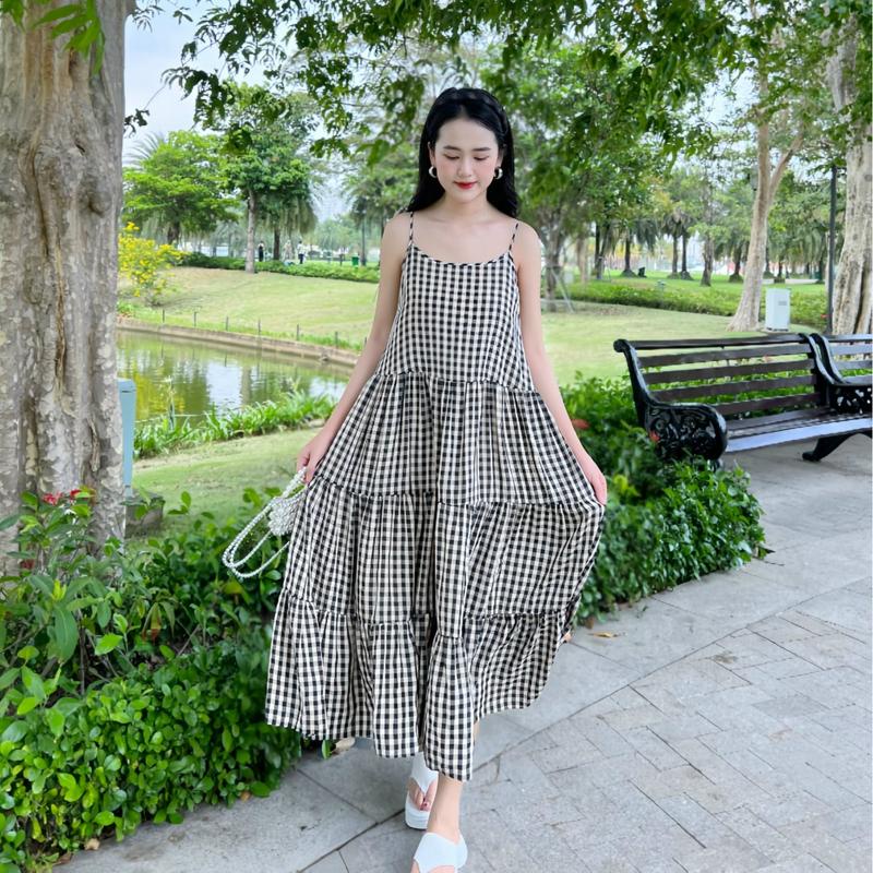 Váy Babydoll thiết kế 3 tầng họa tiết kẻ xinh xắn, chất liệụ thô phù hợp mùa hè