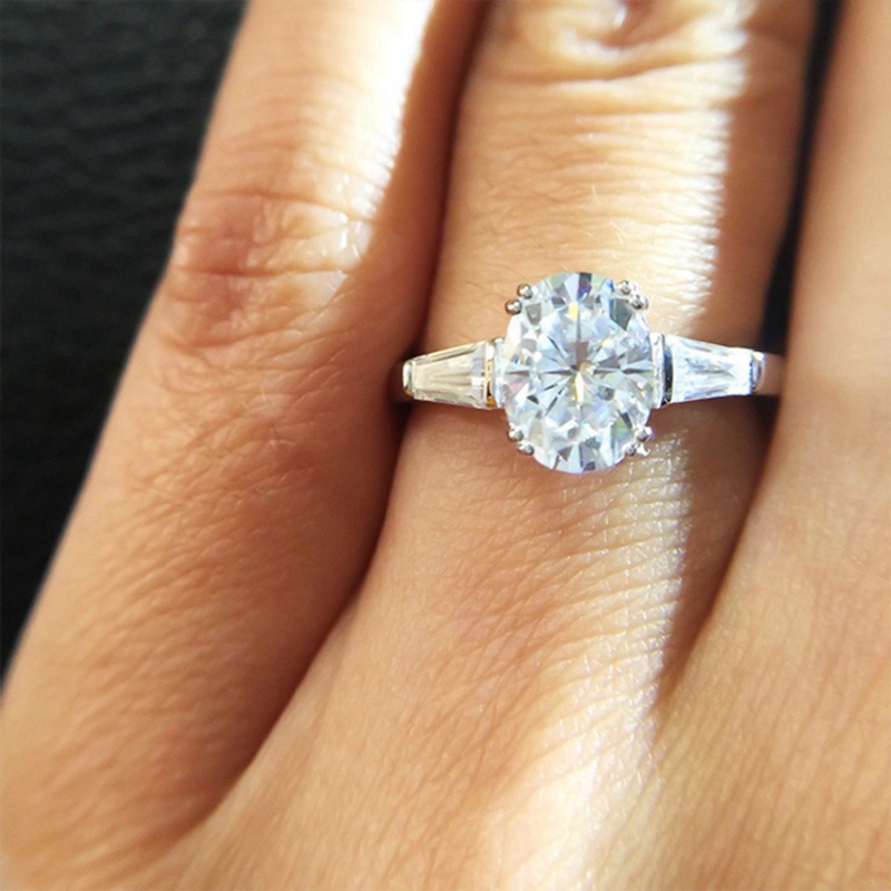 Nhẫn Cưới Mạ Bạc Đính Đá Zircon Hình Oval Sang Trọng
