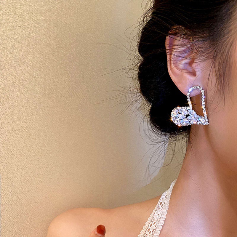 Đôi Khuyên Tai Hình Trái Tim Đính Đá Thời Trang Cho Nữ