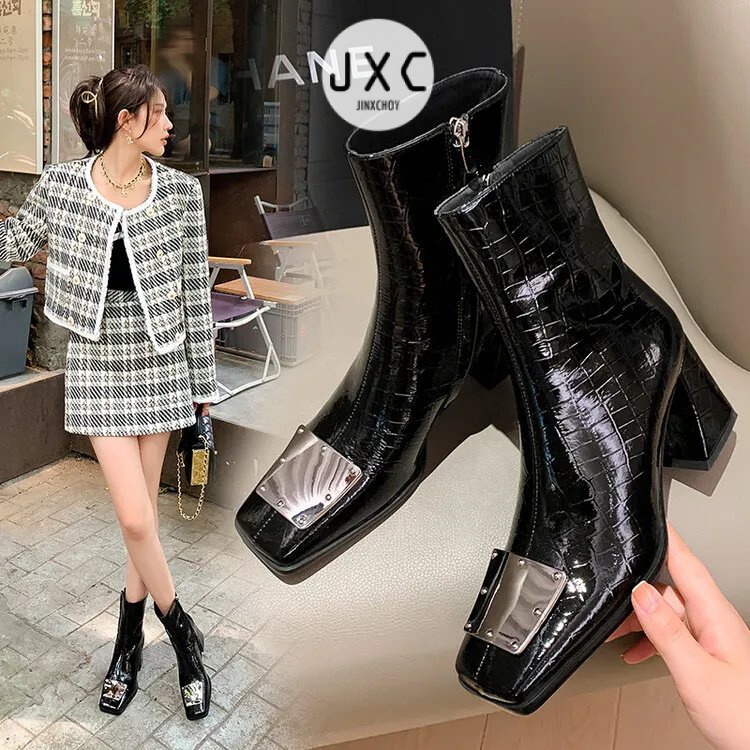 JINxCHOY Bốt cao gót JINXCHOY mũi vuông màu trơn phối khóa kéo thời trang