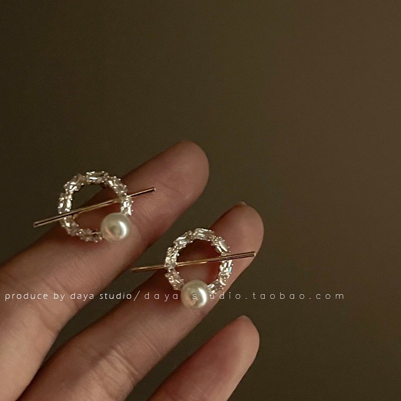 Khuyên Tai Tròn Đính Ngọc Trai Sang Trọng