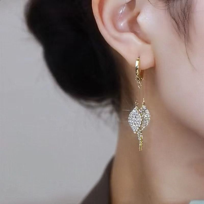 Bông Tai Mạ Bạc 925 Dáng Dài Hình Chiếc Lá Đính Kim Cương Giả Thời Trang Cho Nữ