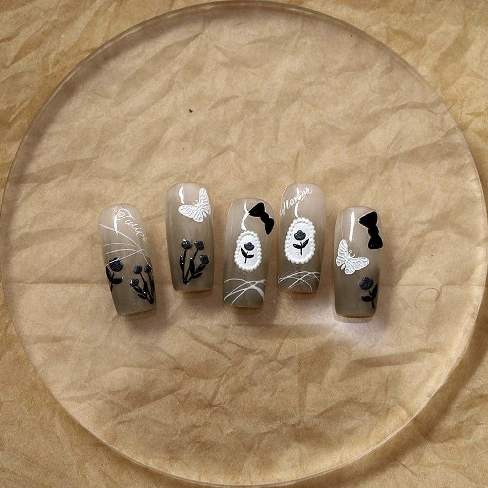 Miếng Dán Trang Trí Móng Tay Họa Tiết Hoa Cúc / Bướm / Trái Tim 3D Dành Cho Nữ