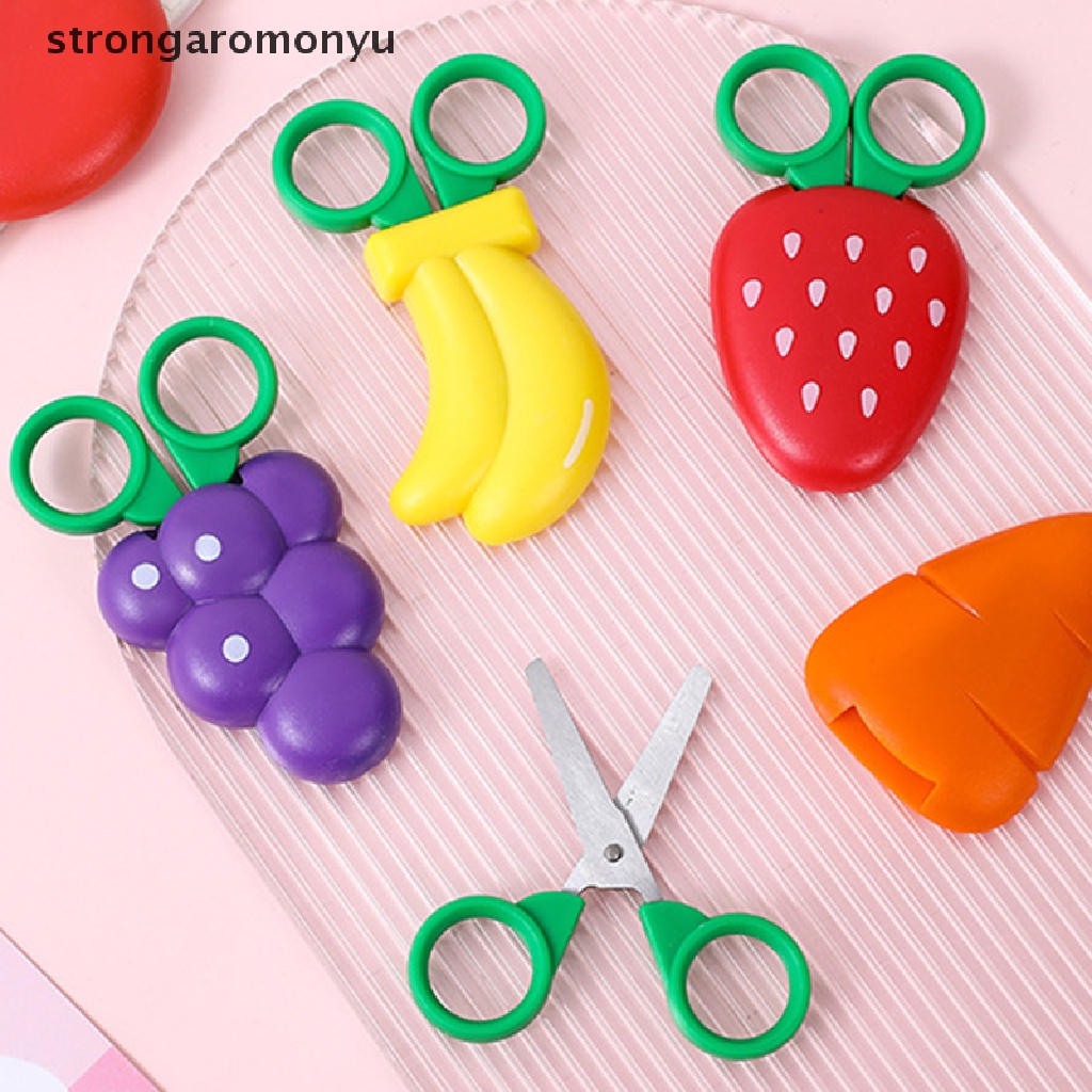 Kéo Cắt Giấy Từ Tính Thiết Kế Hình Trái Dâu Hoạt Hình Dễ Thương Dành Cho Trẻ Nhỏ