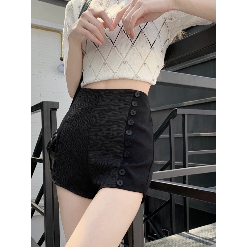 Quần Short Lưng Cao Phối Hai Hàng Nút Màu Sắc Tương Phản