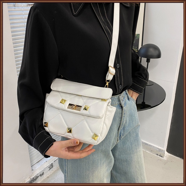 Túi Đeo Chéo Giả Da Đính Đinh Tán Thời Trang Dành Cho Nữ