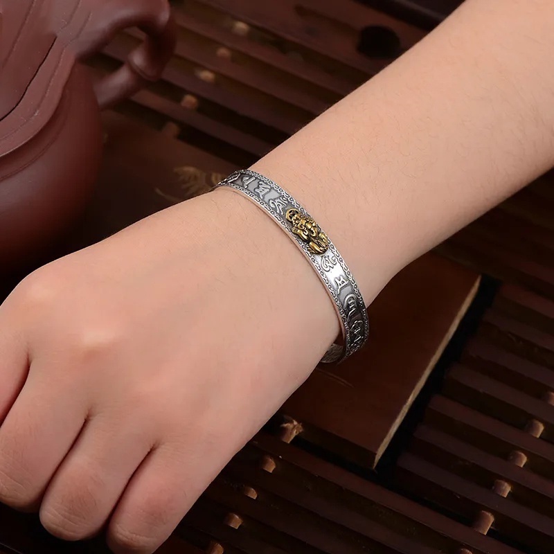 Vòng Tay Dạng Hở Màu Bạc Khắc Chữ Lucky Pixiu Màu Sắc Cổ Điển Có Thể Điều Chỉnh Kích Thước Cho Nam Và Nữ