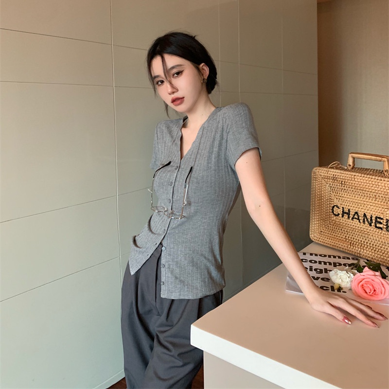 Áo Thun Nữ Ngắn Tay Cổ Chữ V Ôm Dáng Quyến Rũ