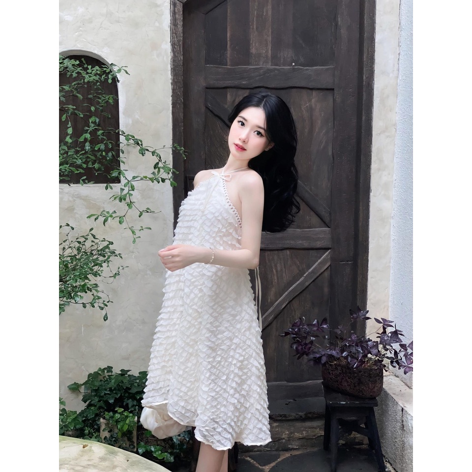 Đầm tầng bèo cổ yếm