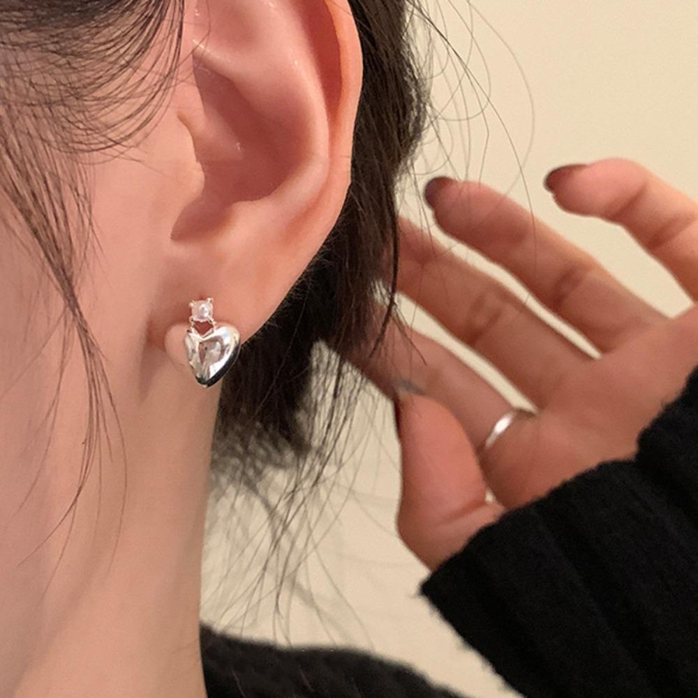 Khuyên Tai Hình Trái Tim Bằng Đồng Bóng Không Gây Dị Ứng Phong Cách Hàn Quốc