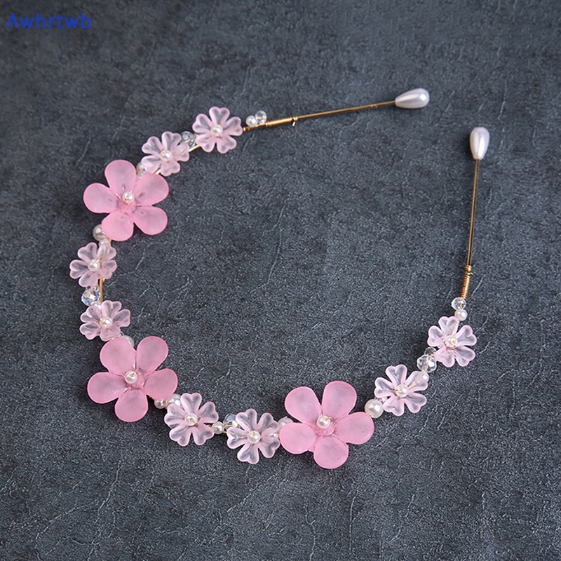 Cài Tóc Đính Hoa Và Ngọc Trai Trắng Thanh Lịch Cho Cô Dâu Mới