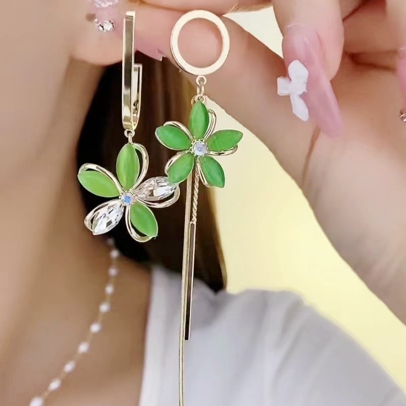 Bông Tai Mạ Bạc 925 Hình Cánh Hoa Tua Rua Dài Đính Đá Opal Màu Xanh Lá Thời Trang