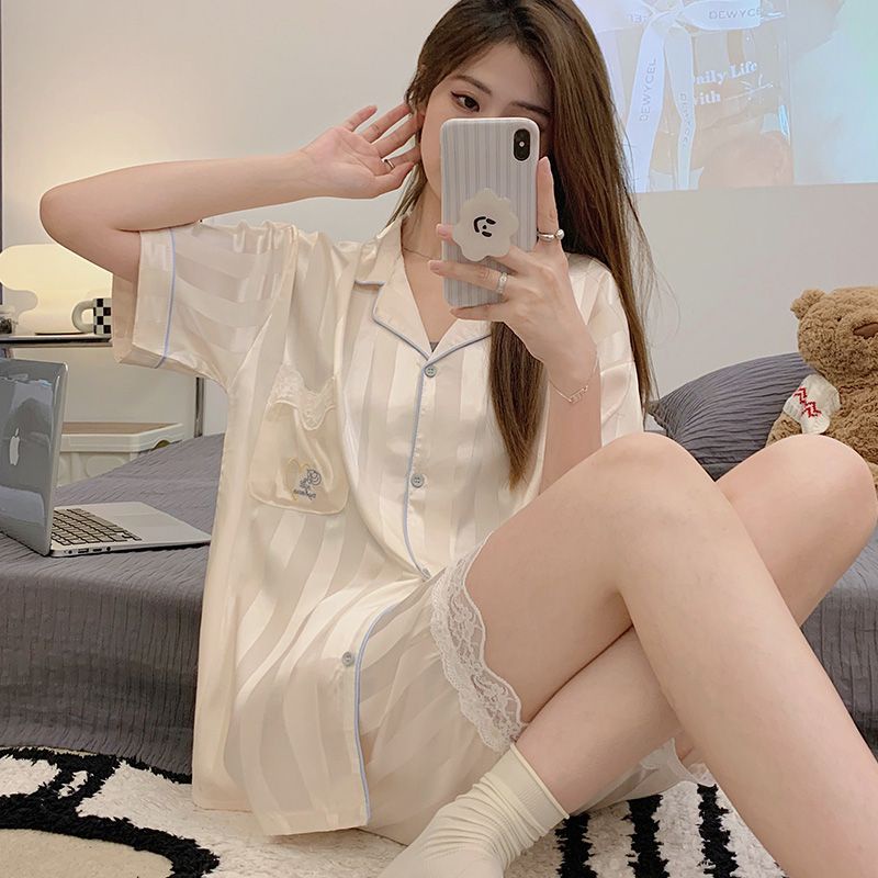 Bộ Đồ Ngủ Tay Ngắn Chất Lụa Lạnh Mỏng Họa Tiết Kẻ Sọc Thời Trang Mùa Hè 2023 Mới Cho Nữ