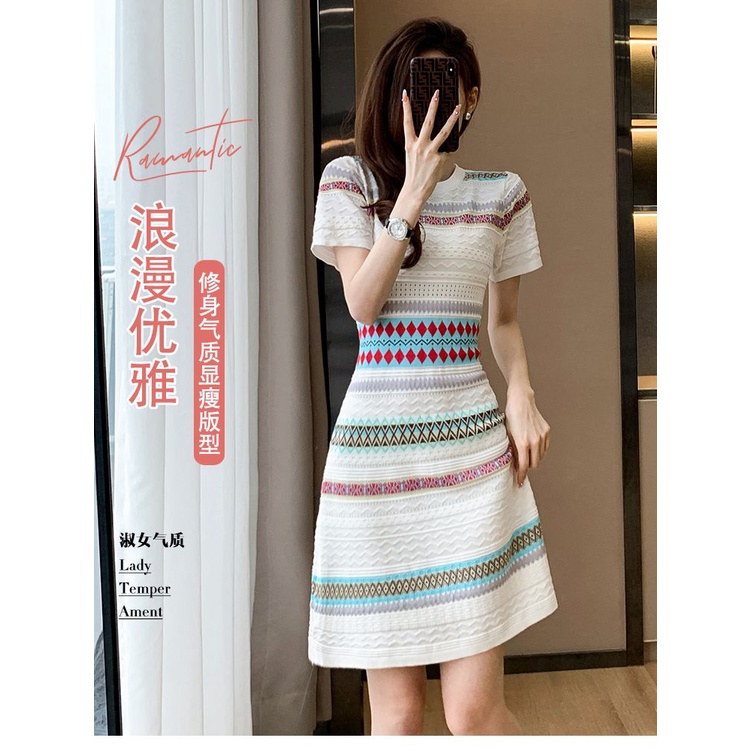 Quạt Mỏng Dáng Ngắn Thời Trang Mùa Hè 2023 Thiết Kế Sang Trọng