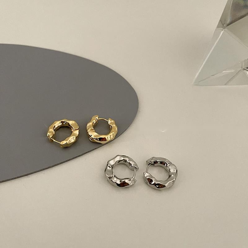 Khuyên Tai Kim Loại Kết Cấu Nhẹ Phong Cách Retro Sang Trọng Cá Tính Dành Cho Nữ