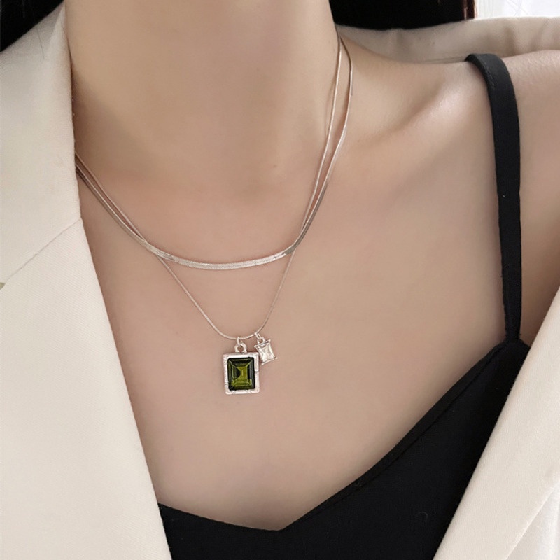 Hai lớp retro xanh vuông zircon xương rắn mặt dây chuyền nữ thiết kế thời trang cá tính ánh sáng sang trọng dây chuyền xương đòn