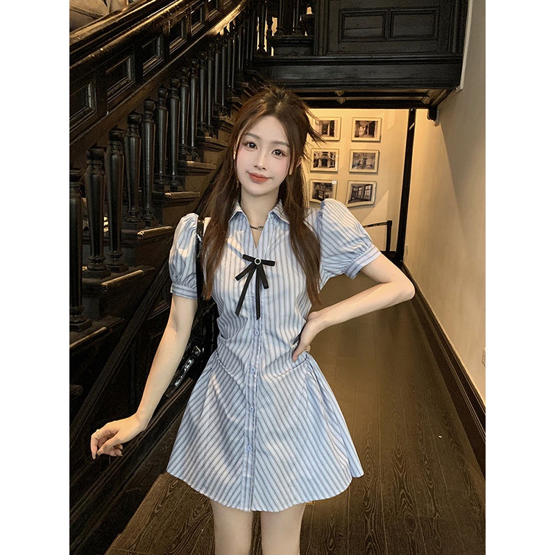 Áo Sơ Mi Xanh Sọc Dài Đen Trắng Có Thắt Nơ Đen Xinh Xinh Trước Ngực Kèm Quần Đùi Riêng Bên Trong