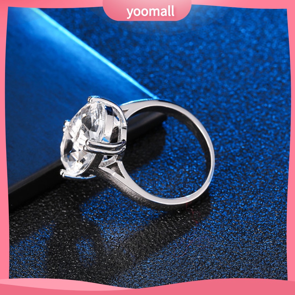 Nhẫn Đính Hôn Đính Kim Cương Giả Hình Oval Lấp Lánh