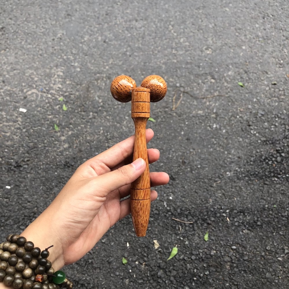 Cây lăn massage gỗ dừa cầm tay - Cây massage mặt/ cổ/ vai/ gáy/ lưng