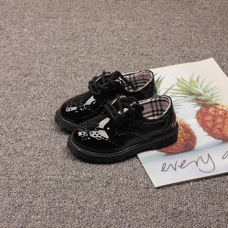 Giày da trẻ em 2023 spring autumn boys black dance phong cách anh giày da nhỏ cô gái đám cưới all-match giày biểu diễn hợp thời trang