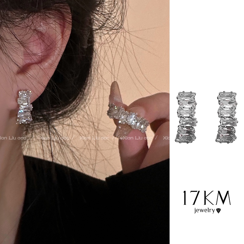 Khuyên tai 17KM dáng tròn mạ bạc đính đá sang trọng