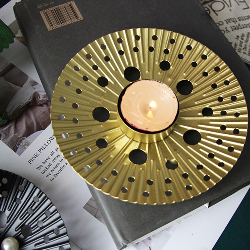 Giá Đỡ Đèn Cầy Bằng Kim Loại Hình Tròn Thiết Kế Đục Lỗ Độc Đáo Trang Trí