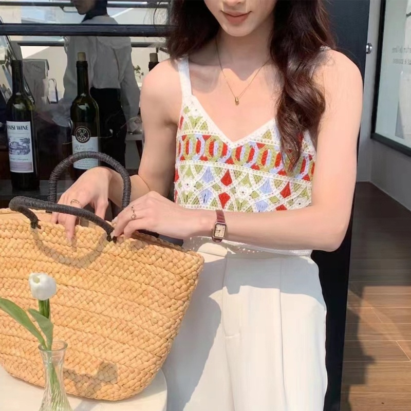 Áo Croptop Hai Dây Dệt Kim Cổ Chữ V Thêu Hoa Dễ Thương Cho Bạn Gái